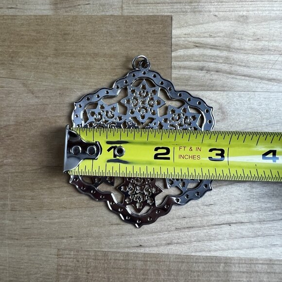 Vintage MMA 2003 Metropolitan Museum of Art MMA Silver Plated Snowflake Ornament - Picture 4 of 4
